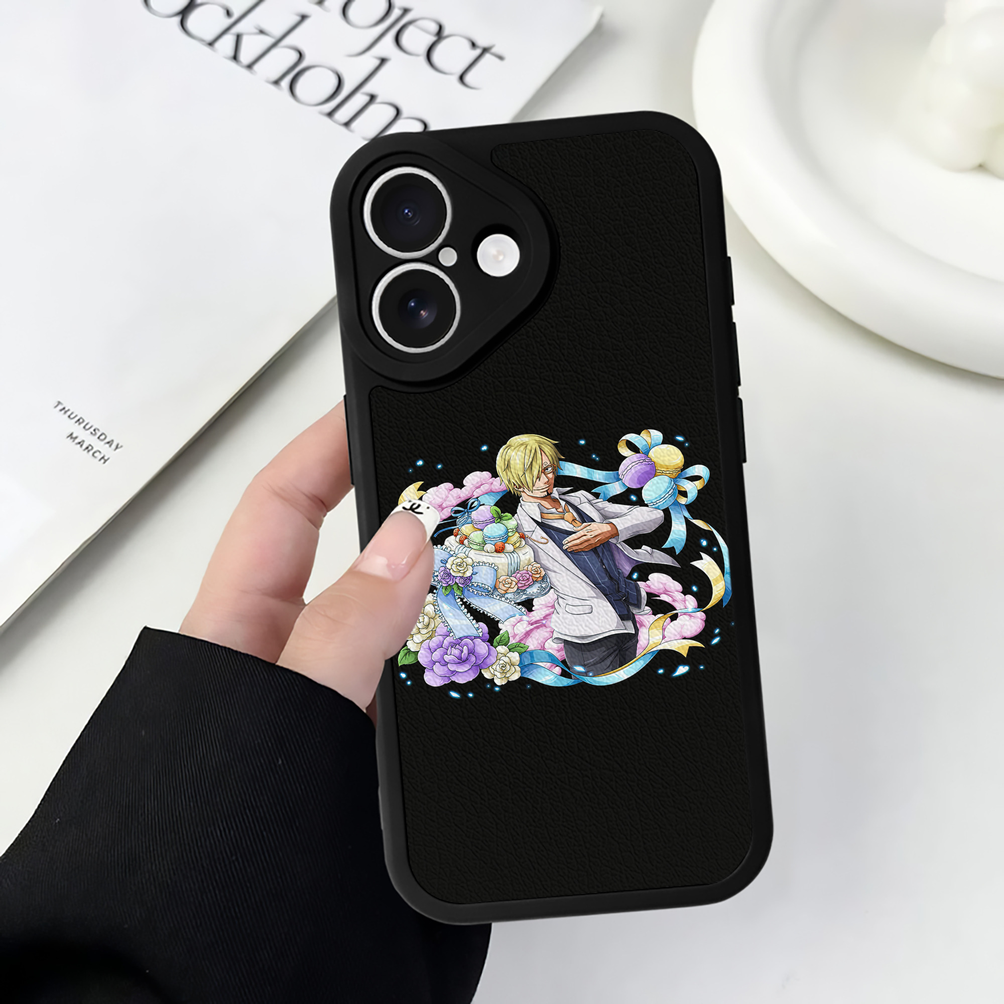 （画像用） ワンピース サンジ ONE PIECE Sanji 【iPhone 16シリーズ対応】シリコンスマホケース（レザー調） 材質：シリコン